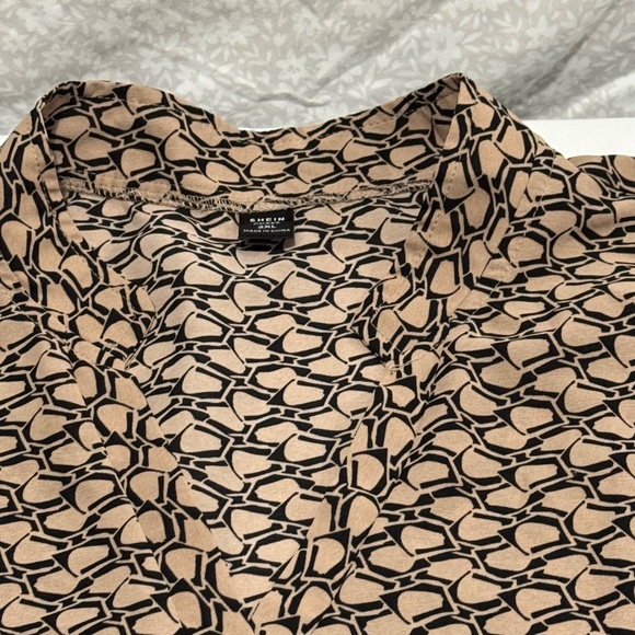 woman blouse brown with black pattern design brand shein size 2xl - Picture 3 of 5